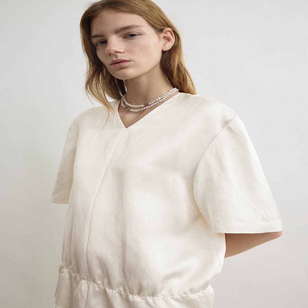 V-neck satin pullover white