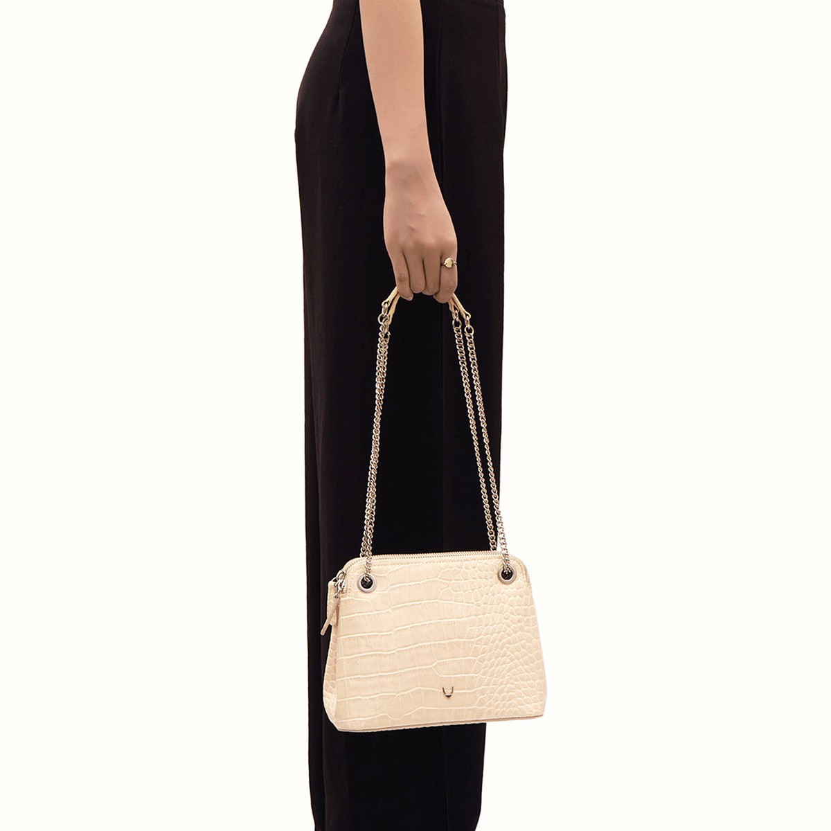 Schiphol-03 White Leather Shoulder Bag